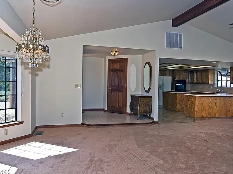 1058 Tenabo Ln — Photo 2