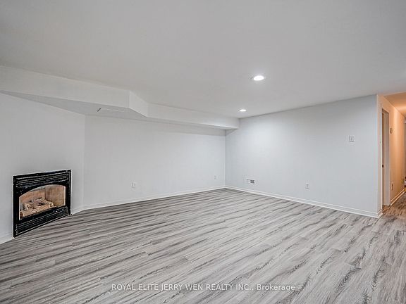 3rd image of 171 Lawrence Ave W