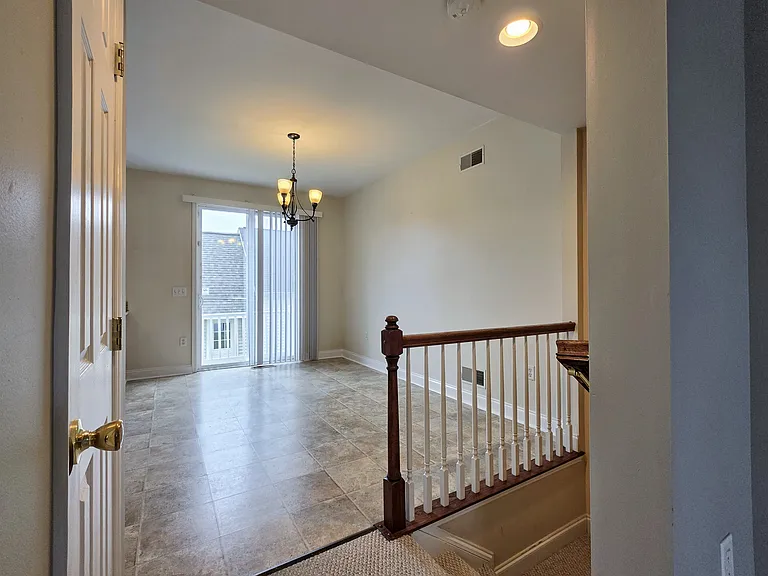 214 Sagamore Hl — Photo 5