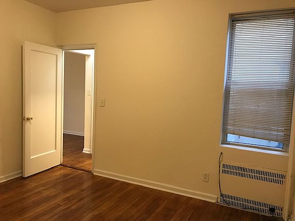 3rd image of 2548 34th St APT 1A