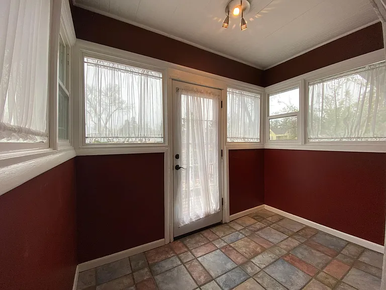 527 N Hancock Ave — Photo 5