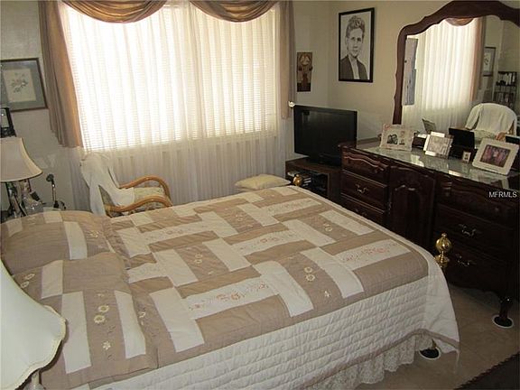 3rd image of 3424 Laurel Dale Dr