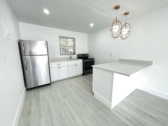 4th image of 2418 Polk St #37