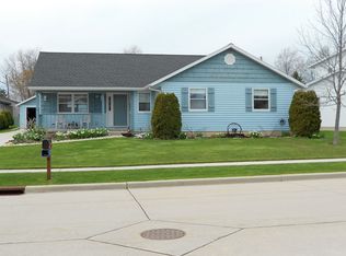 932 S 42nd St, Manitowoc, WI 54220