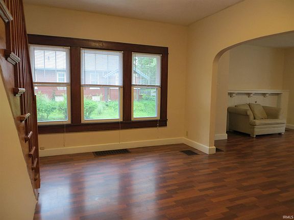 5th image of 119 S Bryan Ave