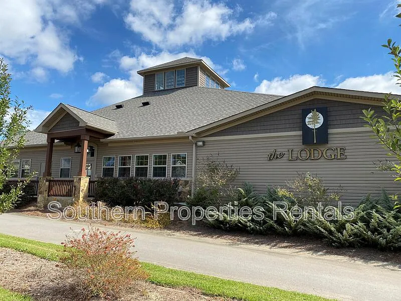 4 bed, 2.5 bath, 1941 sqft, $1,975 — Photo 4