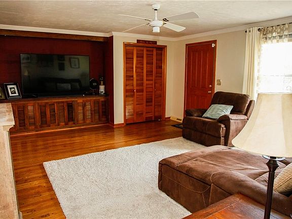 5th image of 17 Covington Dr