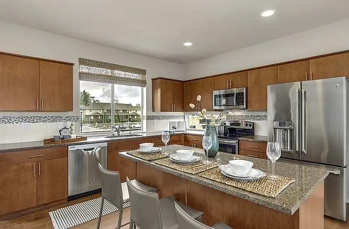 302 Chelan Ave NE — Photo 3