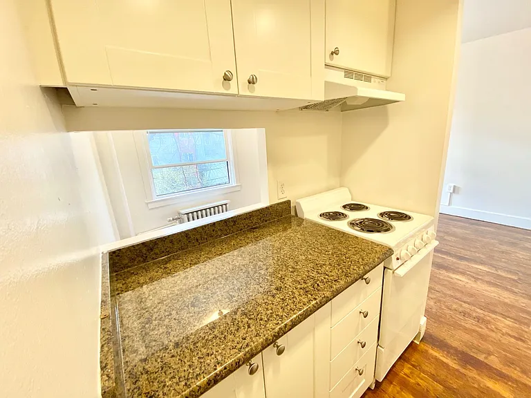 Burlingame Apartments — Photo 8