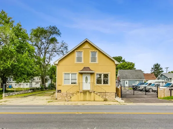 1817 N Broadway St, Crest Hill, IL 60403