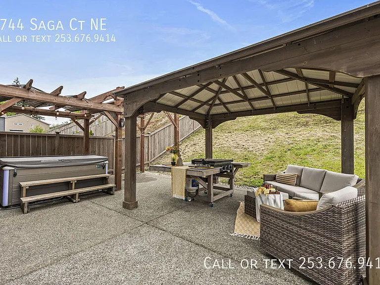 2744 Saga Ct NE — Photo 5