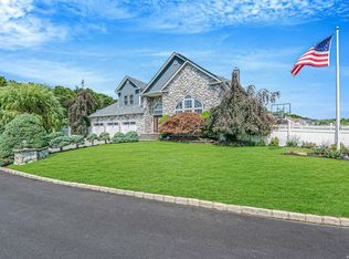 3 Juniper Ct, Holtsville, NY 11742