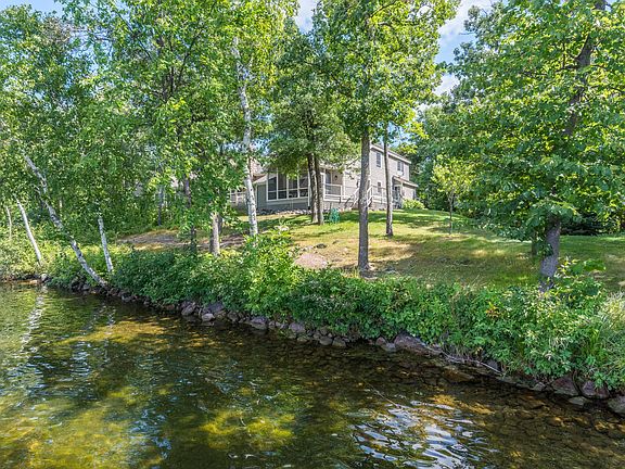 3rd image of 1399 E Pointe Dr