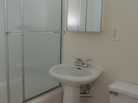 3rd image of 346 N Vermont Ave APT 611