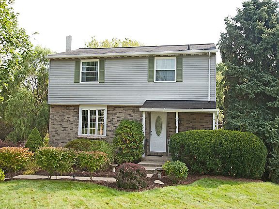 3rd image of 131 Briarwood Ln