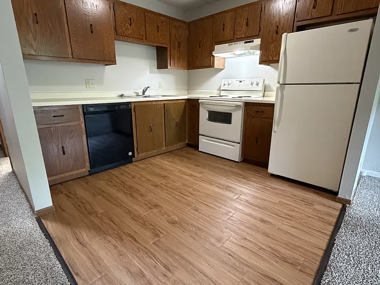 Creek Point Apartments — Photo 19
