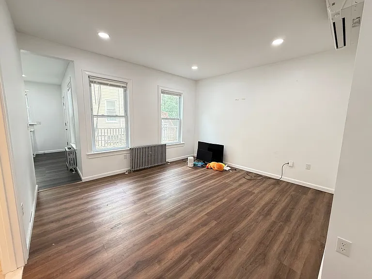 81 Alder St #A — Photo 4