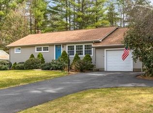 8 Cross St, Foxboro, MA 02035