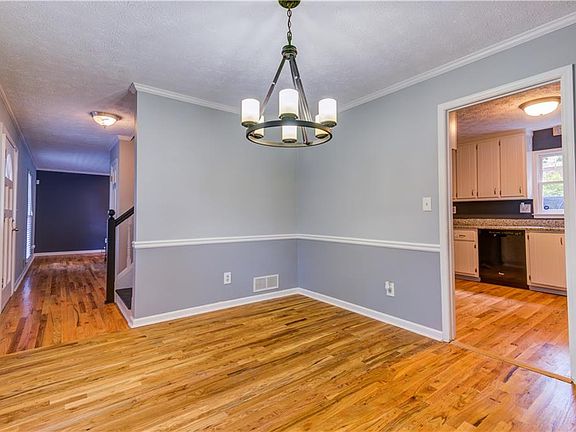 5th image of 2714 Hawk Dr NE