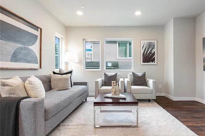 4 bed, 2.5 bath, 1625 sqft, $3,300 — Photo 4