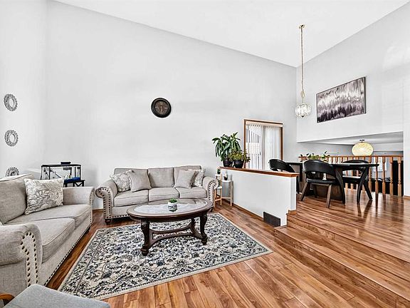 5th image of 3628 E Catalina Blvd NE