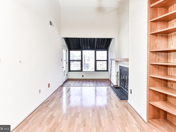 5th image of 1029 N Stuart St APT 711