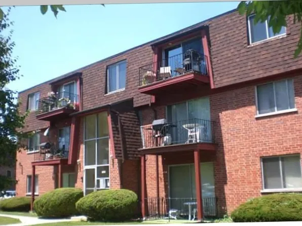 7120 166th St #301, Tinley Park, IL 60477