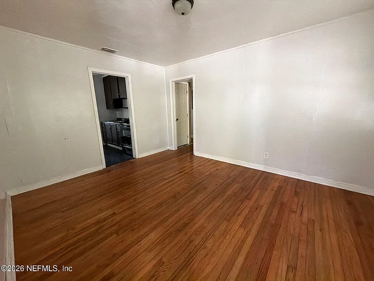 2052 W 17th St — Photo 7