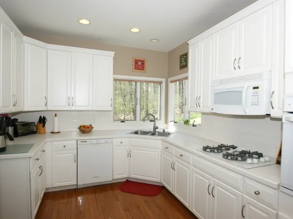 12 Wiltshire Dr, Boonton Township, NJ 07005