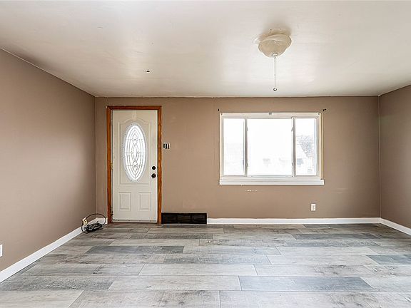 2nd image of 2112 Dalton St