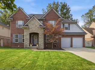 26643 Carly Dr, Brownstown, MI 48174