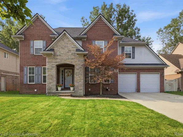 26643 Carly Dr, Brownstown, MI 48174