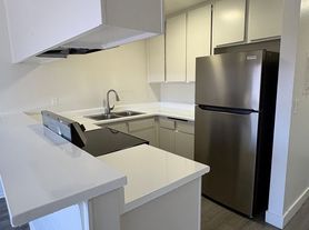 Woodman Apartments, 10