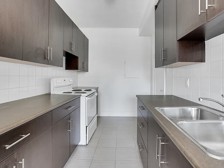 1530 W 13th Ave — Photo 8