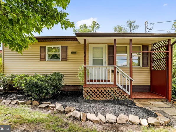 70 Holtsville St, Romney, WV 26757