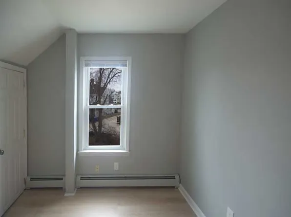 194 N Bend St APT 3, Pawtucket, RI 02860