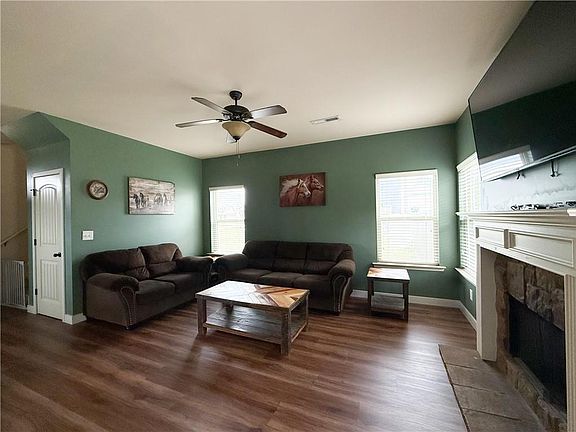3rd image of 25 Churchhill Dr