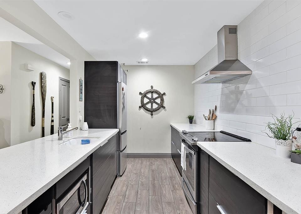 1st image of 15661 Lakeway Dr APT 25
