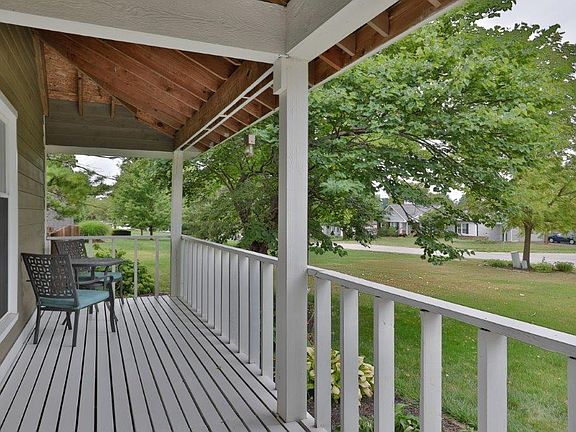 2nd image of 113 Lake Vista Dr