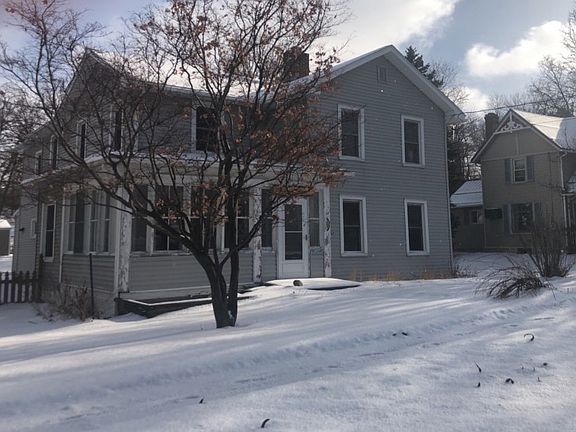 3rd image of 136 Brown St