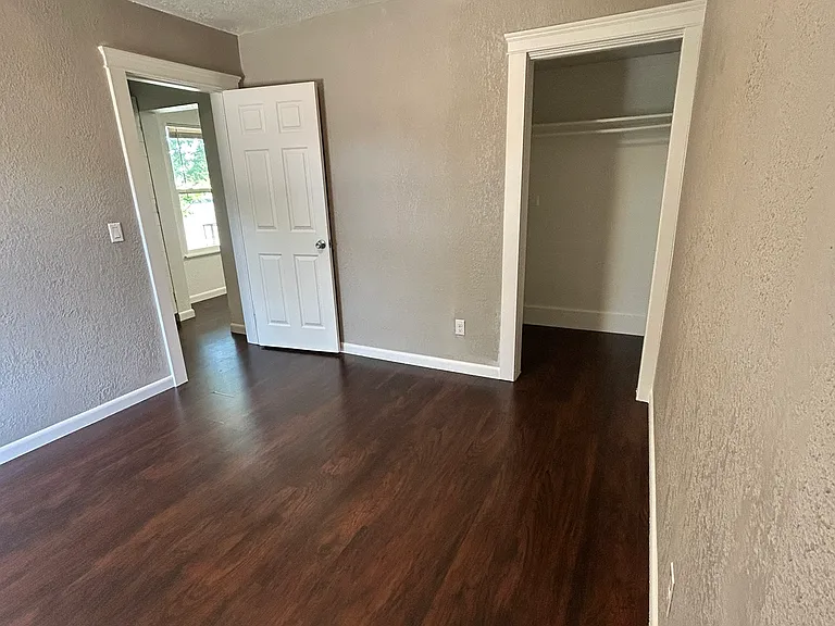 431 32nd St — Photo 10
