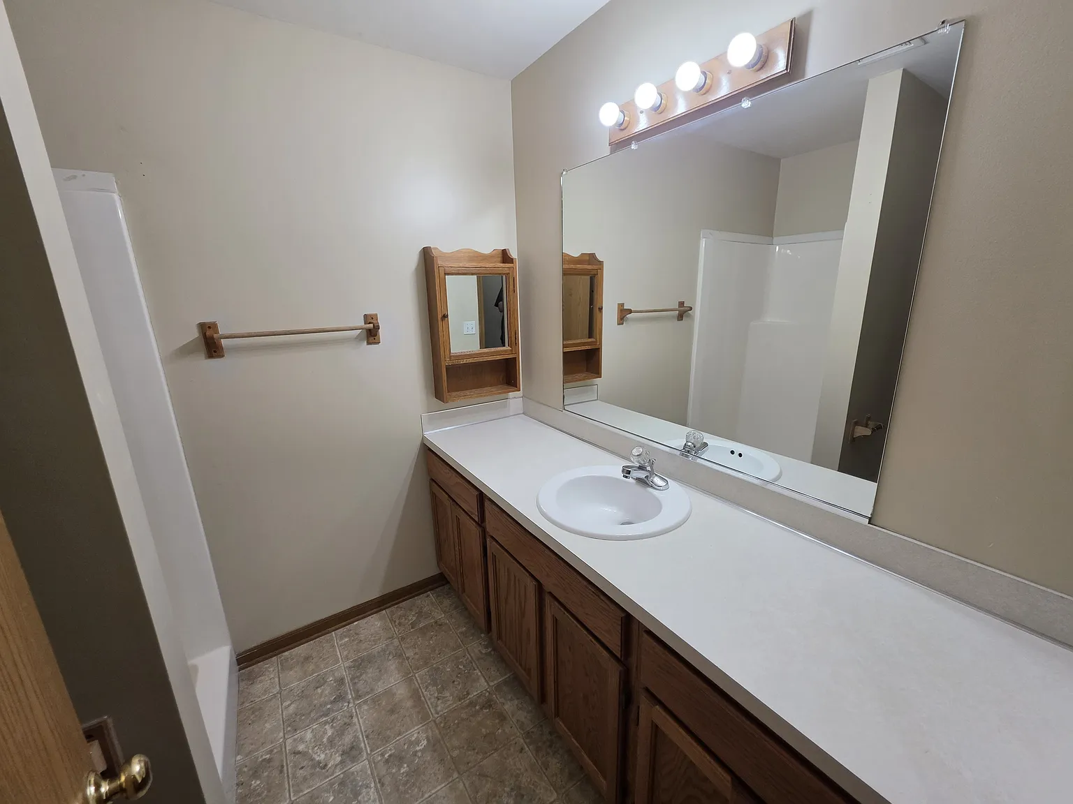 3 bed, 2.0 bath, $1,675 — Photo 4
