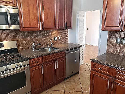 2nd image of 10025 Queens Blvd APT 5
