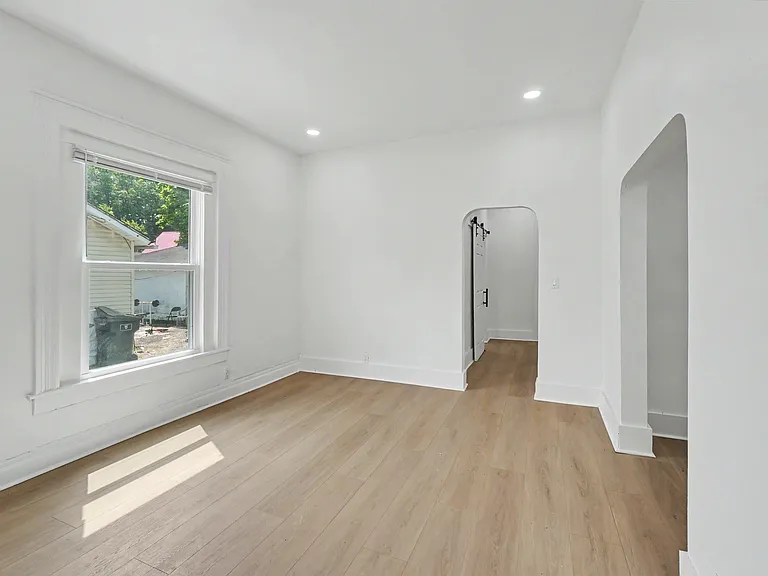 977 W Wayne St — Photo 6