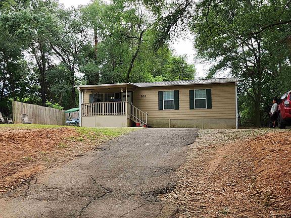 4th image of 302 Norton Dr
