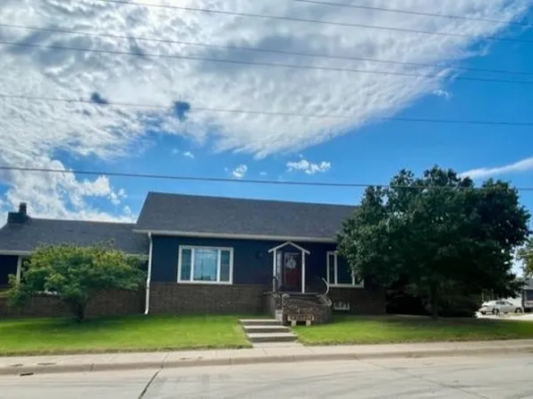 908 Hickory St, Victoria, KS 67671