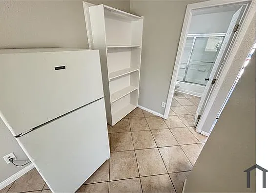 1 bed, 300 sqft, $895 — Photo 4