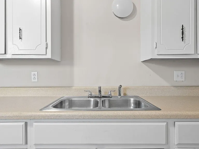 2 Bedroom Pet Friendly Apartment For Rent Near APSU! — Photo 26