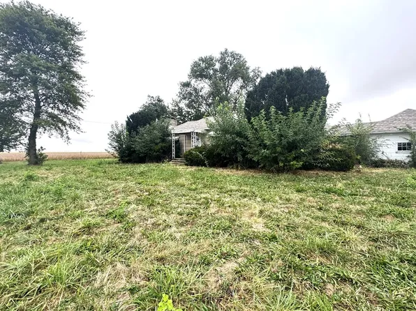 1438 N 2200 East Rd, Assumption, IL 62510