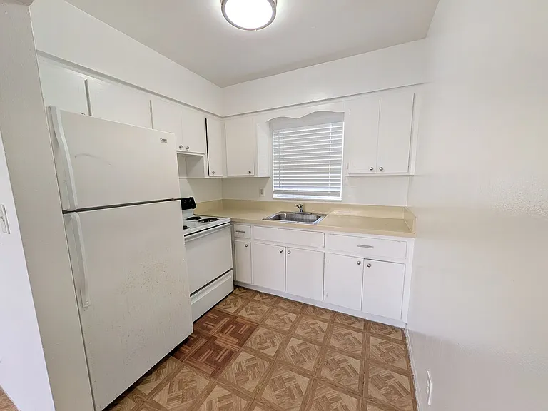 2111 Roosevelt St — Photo 13